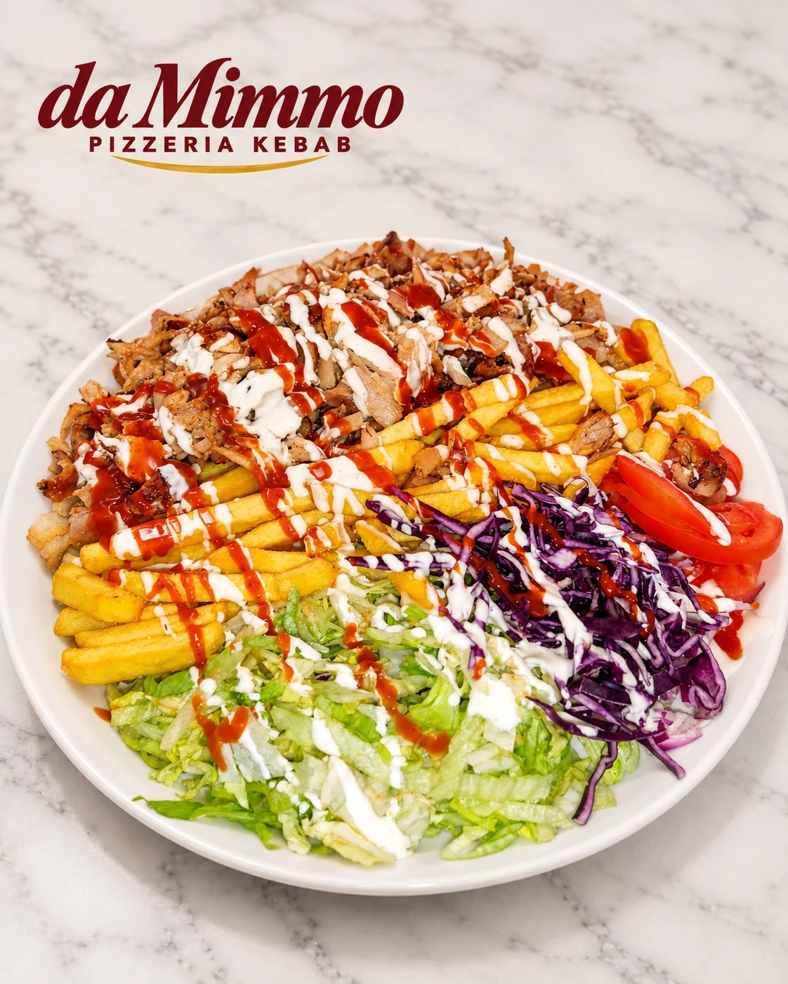 Kebab-Teller auf weißem Marmor