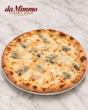 4 Formaggi auf weißem Marmor