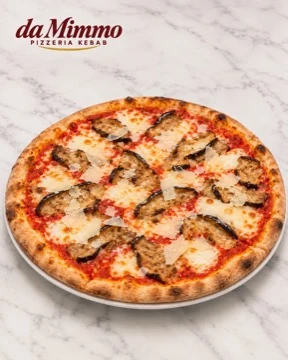 Parmigiana auf weißem Marmor
